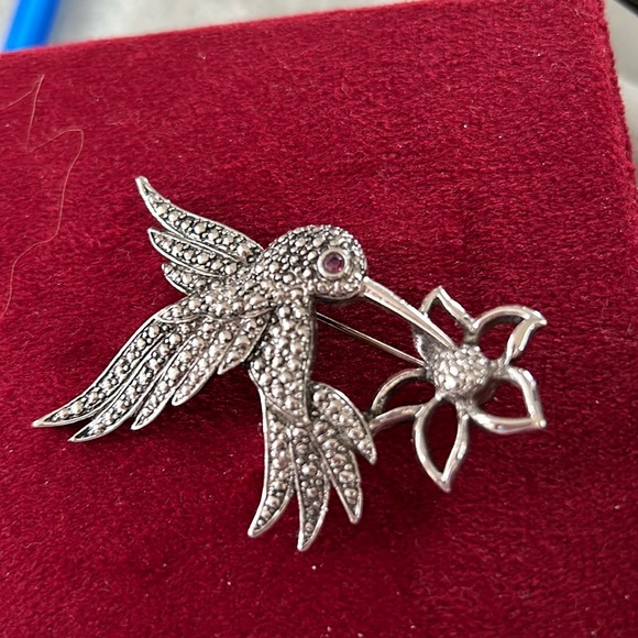 Avon Jewelry - 1980 Avon Signed Hummingbird Brooch